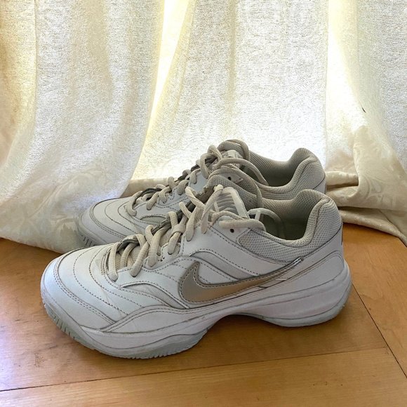 nike chunky white sneakers